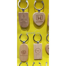 Брелок марка авто дерево 816